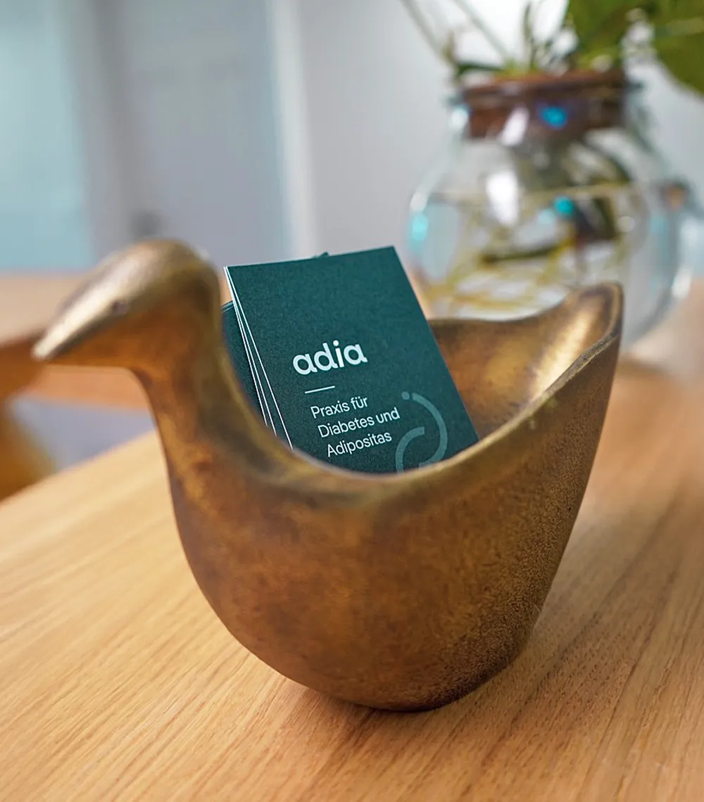 adia_praxis_corporate_design_gabriela_martinelli_design_visitenkarte.webp adia_praxis_corporate_design_gabriela_martinelli_design_visitenkarte.webp